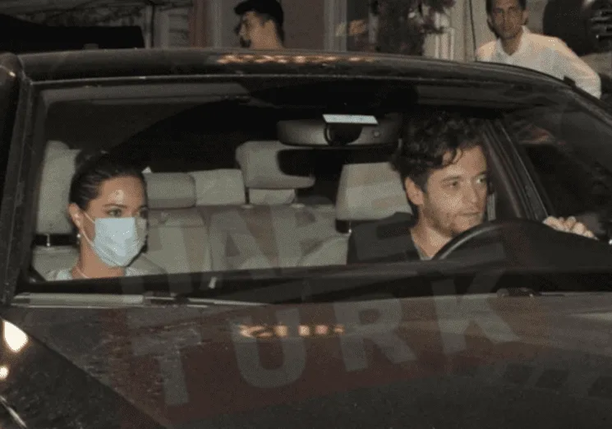 Hilal Altnbilek con su novio, Metin Hara, con quien sale hace un año.