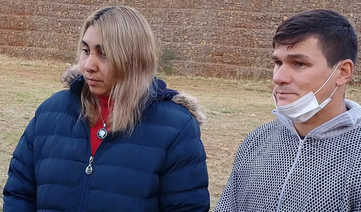 Carolina Ramírez se basan en que en varias ocasiones su hijo le manifestó que los policías lo golpeaban cada vez que lo encontraban por la calle o en actitud que consideraban sospechosa. Incluso aseguró que en una ocasión tuvo que llevarlo al Hospital por los golpes que tenía. 