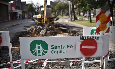 En enero pasado, la Municipalidad puso en marcha un plan de bacheo para reparar más de 12.000 metros cuadrados de calles de la capital provincial. En enero pasado, la Municipalidad puso en marcha un plan de bacheo para reparar más de 12.000 metros cuadrados de calles de la capital provincial.