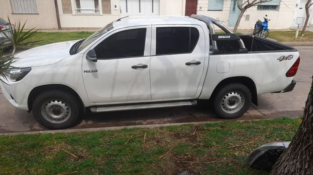 En barrio Candioti Norte robaron una camioneta estacionada que tenía la llave de su casa adentro y aprovecharon para entrar.