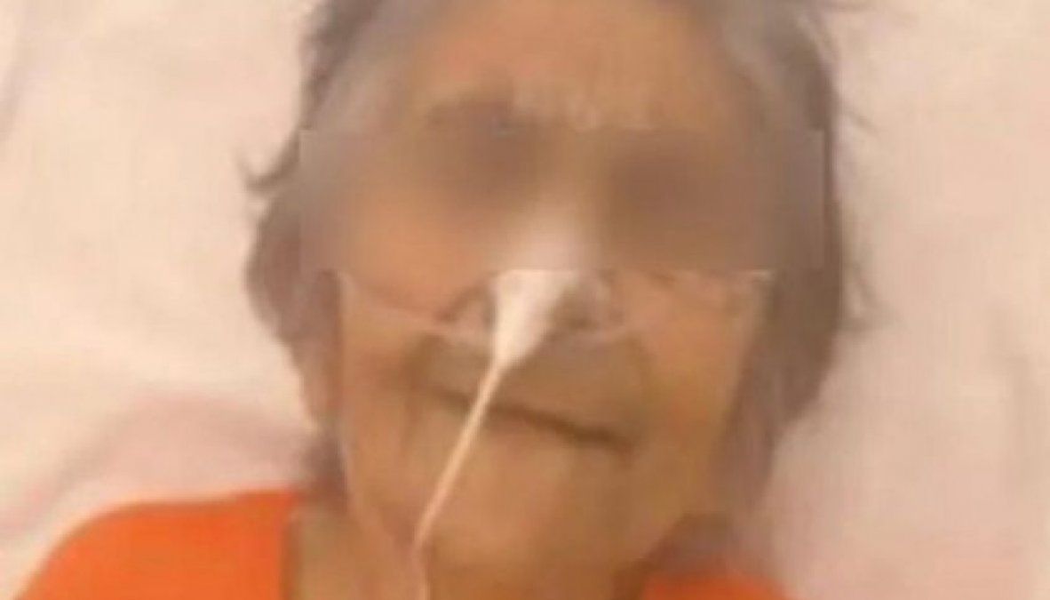 Abandonan a una jubilada de 83 años y dejan una nota: Ya no podemos cuidarla