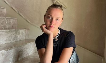 La hija de la pastelera se instaló en Europa para trabajar como modelo y supervisar el negocio familiar. La hija de la pastelera se instaló en Europa para trabajar como modelo y supervisar el negocio familiar.
