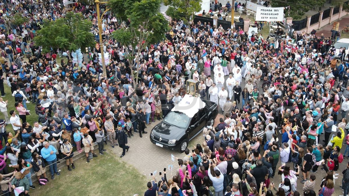La imagen de la Virgen de Guadalupe partirá desde la Basílica luego de una misa hasta la calle Boneo para acceder a una embarcación en la Costanera Este. La imagen de la Virgen de Guadalupe partirá desde la Basílica luego de una misa hasta la calle Boneo para acceder a una embarcación en la Costanera Este.