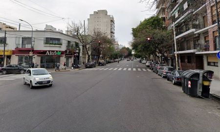 Un nene de un año y medio murió este martes tras caer por el hueco de un ascensor en un edificio ubicado en avenida Avellaneda al 2400, en el barrio de Flores de la ciudad de Buenos Aires. Un nene de un año y medio murió este martes tras caer por el hueco de un ascensor en un edificio ubicado en avenida Avellaneda al 2400, en el barrio de Flores de la ciudad de Buenos Aires.
