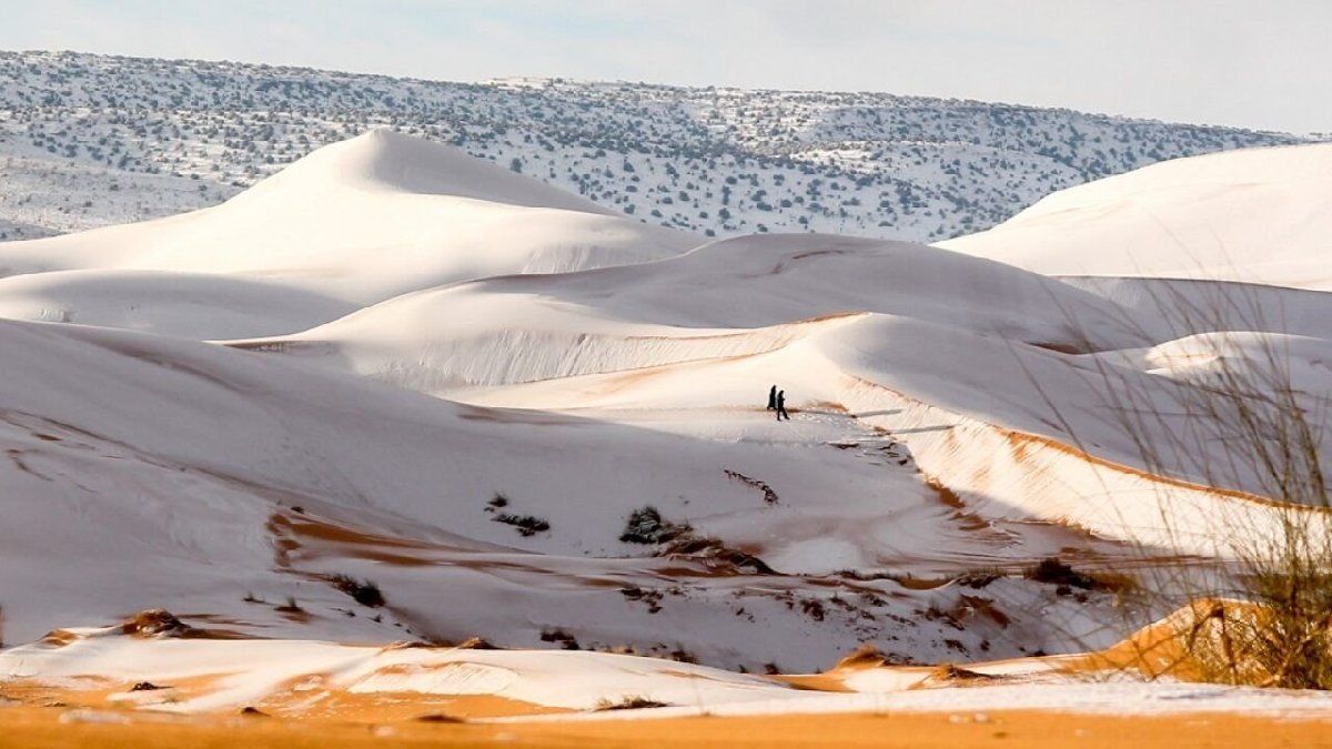 Una inusual nevada cubrió el desierto chino de Taklamakán