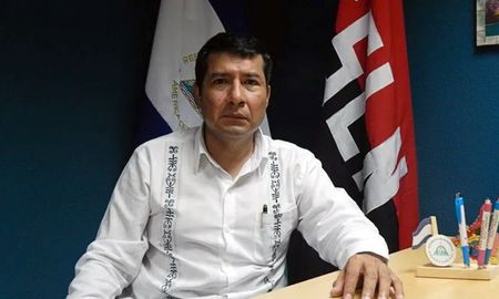 Midence es además embajador concurrente ante el Gobierno de Grecia y ocupó ese mismo cargo en España.
