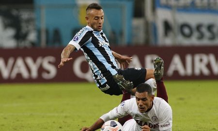 Lanús cayó en Brasil y prende de un hilo en la Copa Sudamericana. Lanús cayó en Brasil y prende de un hilo en la Copa Sudamericana.