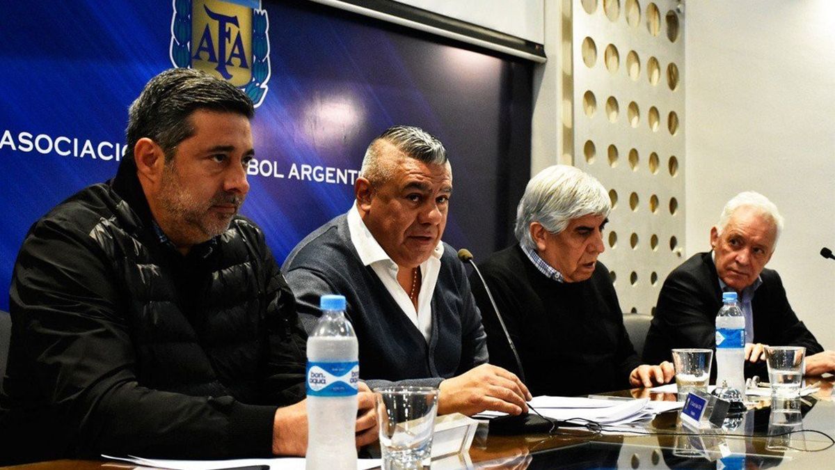 Angelici contra todos: No renuncié a mi puesto en AFA porque no se las podía dejar a Tapia y Moyano
