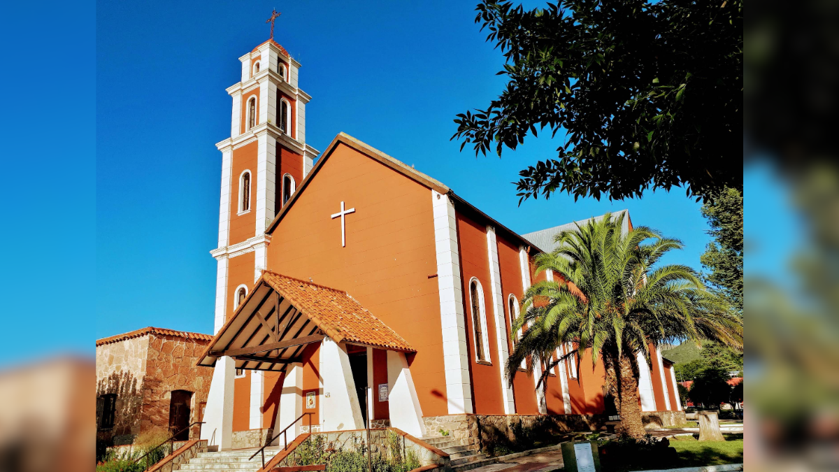 La iglesia Nuestra Señora del Carmen refleja la esencia principal de Huerto Grande. La iglesia Nuestra Señora del Carmen refleja la esencia principal de Huerto Grande.