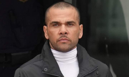La FIESTA de Dani Alves tras salir de la cárcel y quedar en libertad condicional. La FIESTA de Dani Alves tras salir de la cárcel y quedar en libertad condicional.