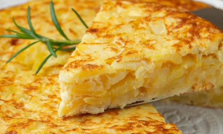 La receta económica de tortilla de papas para hacer con menos de $1100 La receta económica de tortilla de papas para hacer con menos de $1100