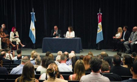 Juan Pablo Poletti anunció que eliminará el impuesto al bache. Juan Pablo Poletti anunció que eliminará el impuesto al bache.