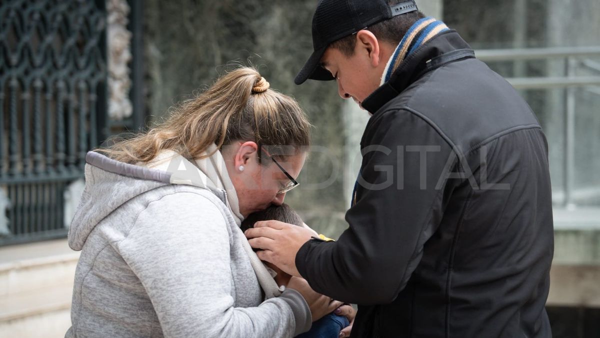 M. junto a su hijo y su pareja, luego de la lectura de la sentencia a Pereyra M. junto a su hijo y su pareja, luego de la lectura de la sentencia a Pereyra