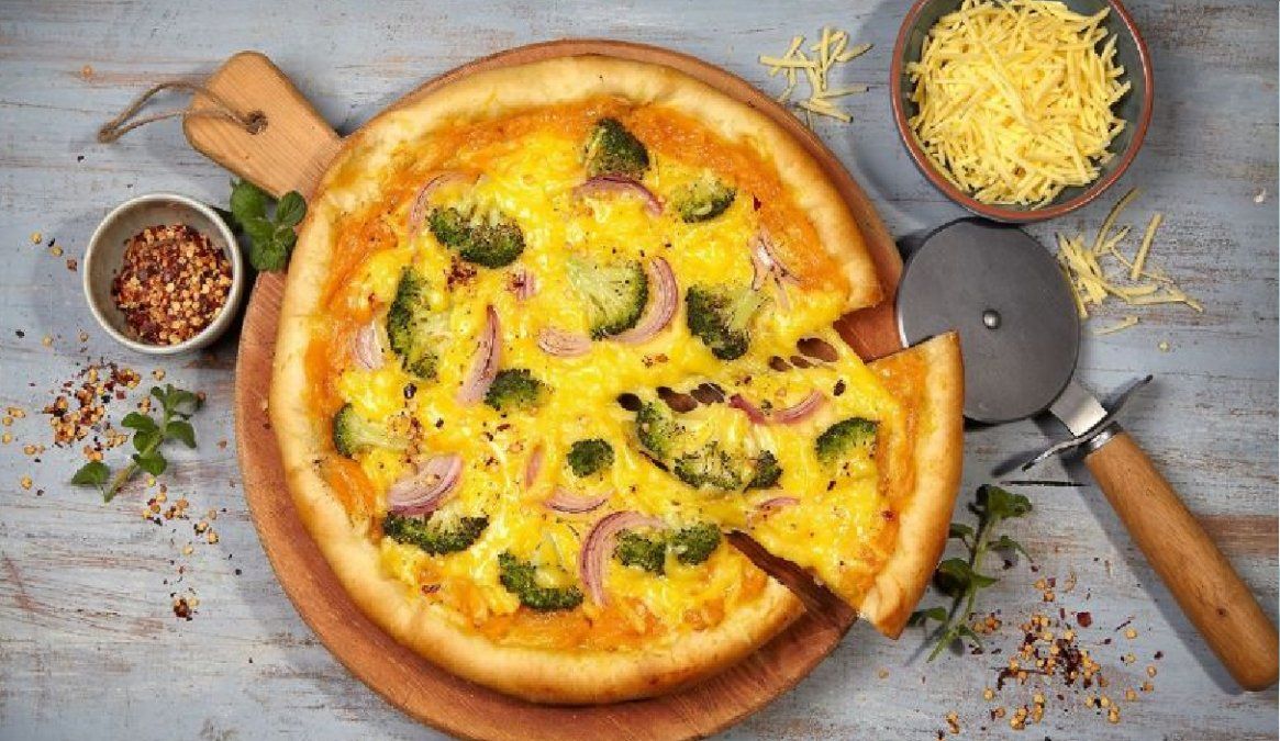 Cómo cocinar una pizza orginal y sencilla con masa de calabaza