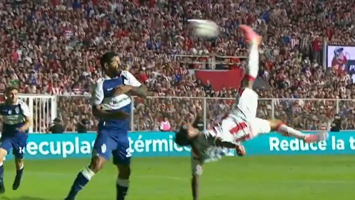 Cristian Tarragona deslumbró a todos con una chilena que le dio esperanzas a Unión.