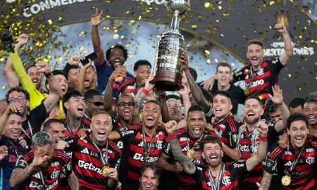 Flamengo es el campeón: venció 1 a 0 a Palmeiras y alzó su cuarta copa Libertadores de su historia. Flamengo es el campeón: venció 1 a 0 a Palmeiras y alzó su cuarta copa Libertadores de su historia.