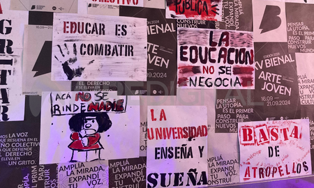 La universidad pública marcha en defensa de la educación. La universidad pública marcha en defensa de la educación.