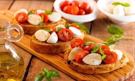 Pan de tomate y aceitunas, by Maru Botana. Pan de tomate y aceitunas, by Maru Botana.