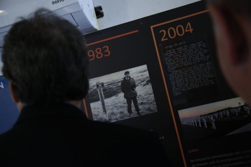 Argentina, Gran Bretaña y la Cruz Roja acordaron identificar restos de tres soldados en Malvinas