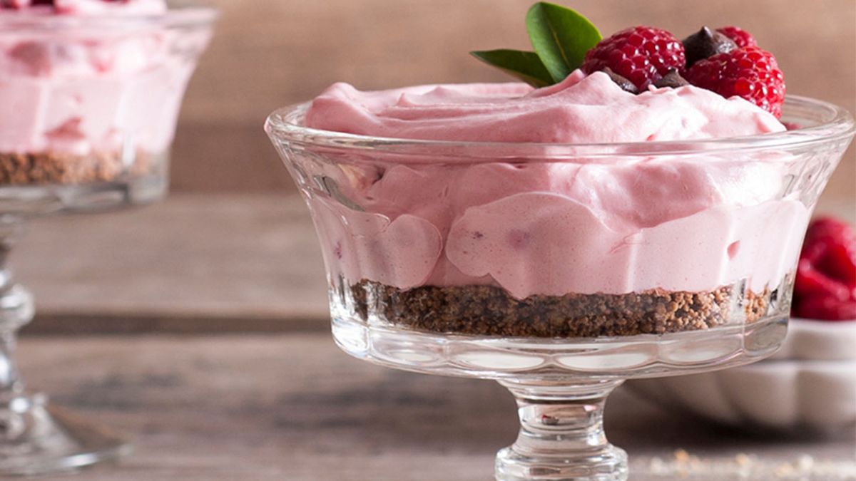 Mousse de frambuesa: la receta rápida para disfrutar de un postre único