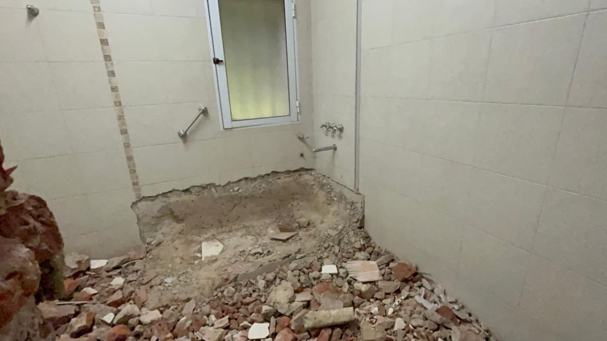 La vivienda ubicada en avenida 7 de Marzo y Mitre es demolida para dar paso a la nueva traza vial que conectará Santo Tomé con Santa Fe. La vivienda ubicada en avenida 7 de Marzo y Mitre es demolida para dar paso a la nueva traza vial que conectará Santo Tomé con Santa Fe.