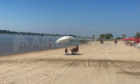 Por las mordeduras de palometas, la playa de la Costanera Este funcionará solo como solarium. Por las mordeduras de palometas, la playa de la Costanera Este funcionará solo como solarium.