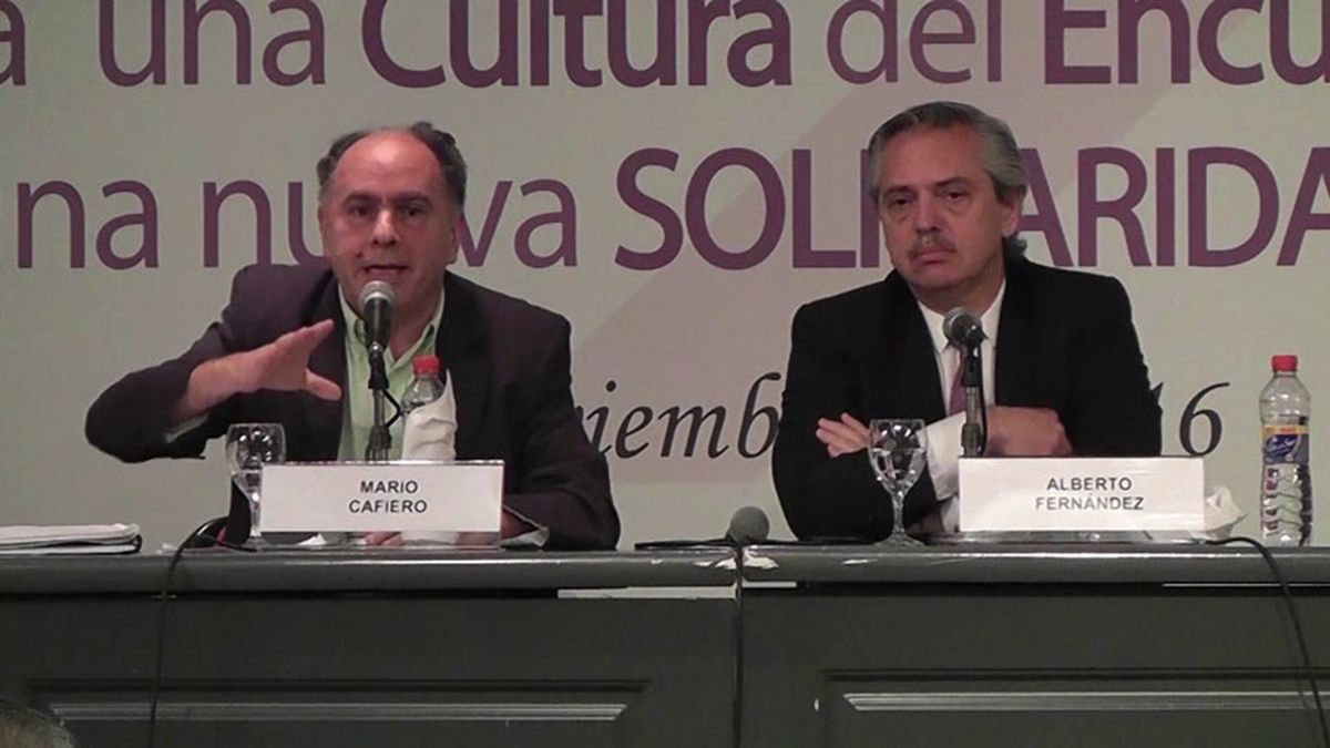 Alberto Fern&aacute;ndez junto a Mario Cafiero.