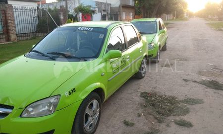 Esta mañana, cerca de las 6, un hombre y una mujer asaltaron a un chofer de Remises Real Esta mañana, cerca de las 6, un hombre y una mujer asaltaron a un chofer de Remises Real