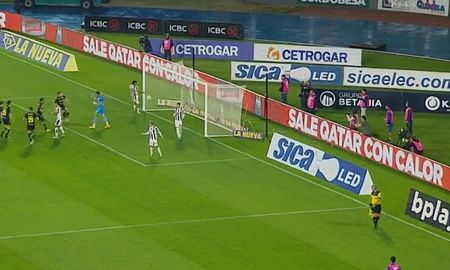Es la segunda vez en el año que Sebastián Moyano le atajó un penal sobre el final del partido a Talleres y evitó la derrota de Unión en Córdoba. Es la segunda vez en el año que Sebastián Moyano le atajó un penal sobre el final del partido a Talleres y evitó la derrota de Unión en Córdoba.
