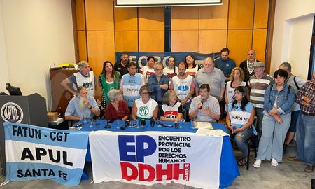Durante una conferencia de prensa, se confirmó que la realización de la marcha por el 24 de marzo en Santa Fe. Durante una conferencia de prensa, se confirmó que la realización de la marcha por el 24 de marzo en Santa Fe.