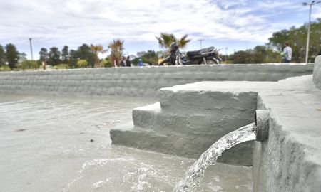 El fin de semana avanzaron con las pruebas de los chorros de los piletones. El fin de semana avanzaron con las pruebas de los chorros de los piletones.