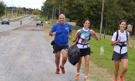 Plogging: el deporte que usa sentadillas para recolectar residuos busca crecer en Santa Fe