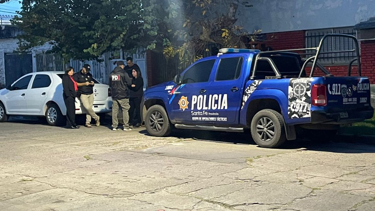 La policía realizó varios allanamientos en barrio Centenario para dar con los involucrados