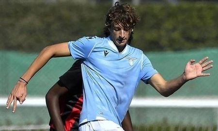 Romano Mussolini, bisnieto de Benito, juega en la Lazio y dice que quiere ser jugador por mérito propio, que la política no le interesa. Romano Mussolini, bisnieto de Benito, juega en la Lazio y dice que quiere ser jugador por mérito propio, que la política no le interesa.