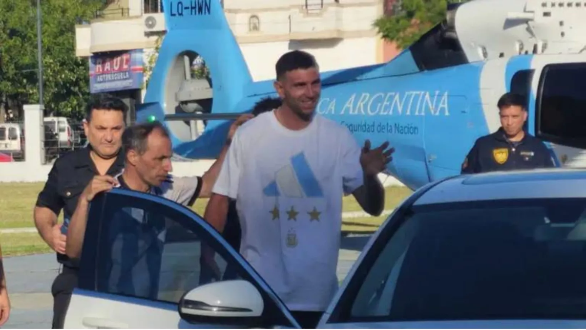 El Dibu Martínez apareció en helicóptero en un hospital y sorprendió a