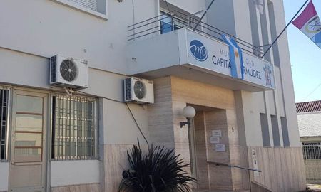 El edificio municipal de Capitán Bermúdez debió cerrar por un caso de coronavirus. El edificio municipal de Capitán Bermúdez debió cerrar por un caso de coronavirus.