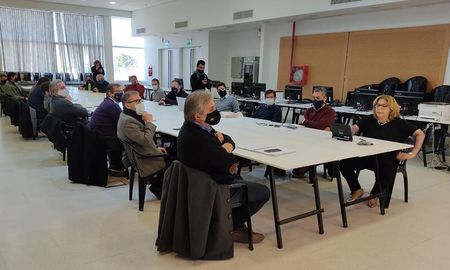 El Comité de crisis se reunió este miércoles y evalúa reducir los días habilitados para reuniones afectivas. El Comité de crisis se reunió este miércoles y evalúa reducir los días habilitados para reuniones afectivas.