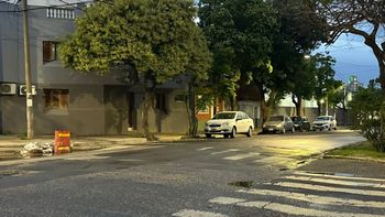 Barrio Candioti Sur: un delincuente saltó un tapial, entró a una casa y robó en plena tarde