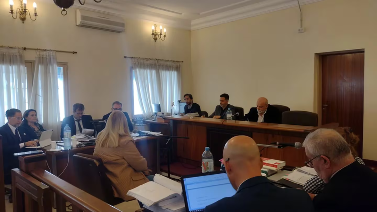Una mujer de Pergamino acusa a su nuera y nietos de falsificar una firma para quedarse con la herencia. Una mujer de Pergamino acusa a su nuera y nietos de falsificar una firma para quedarse con la herencia.