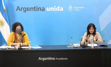 En Casa Rosada, Ibarra confirmó junto a la ministra de Salud, Carla Vizzotti, que el presidente Alberto Fernández firmará este viernes el DNU, que se publicará mañana en el Boletín Oficial para ponerlo en vigencia y destrabar la adquisición de esas vacunas. En Casa Rosada, Ibarra confirmó junto a la ministra de Salud, Carla Vizzotti, que el presidente Alberto Fernández firmará este viernes el DNU, que se publicará mañana en el Boletín Oficial para ponerlo en vigencia y destrabar la adquisición de esas vacunas.