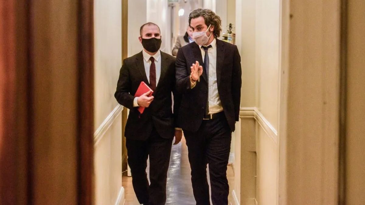 El ministro de Economía, Martín Guzmán, junto al jefe de Gabinete de Ministros de la Nación, Santiago Cafiero.