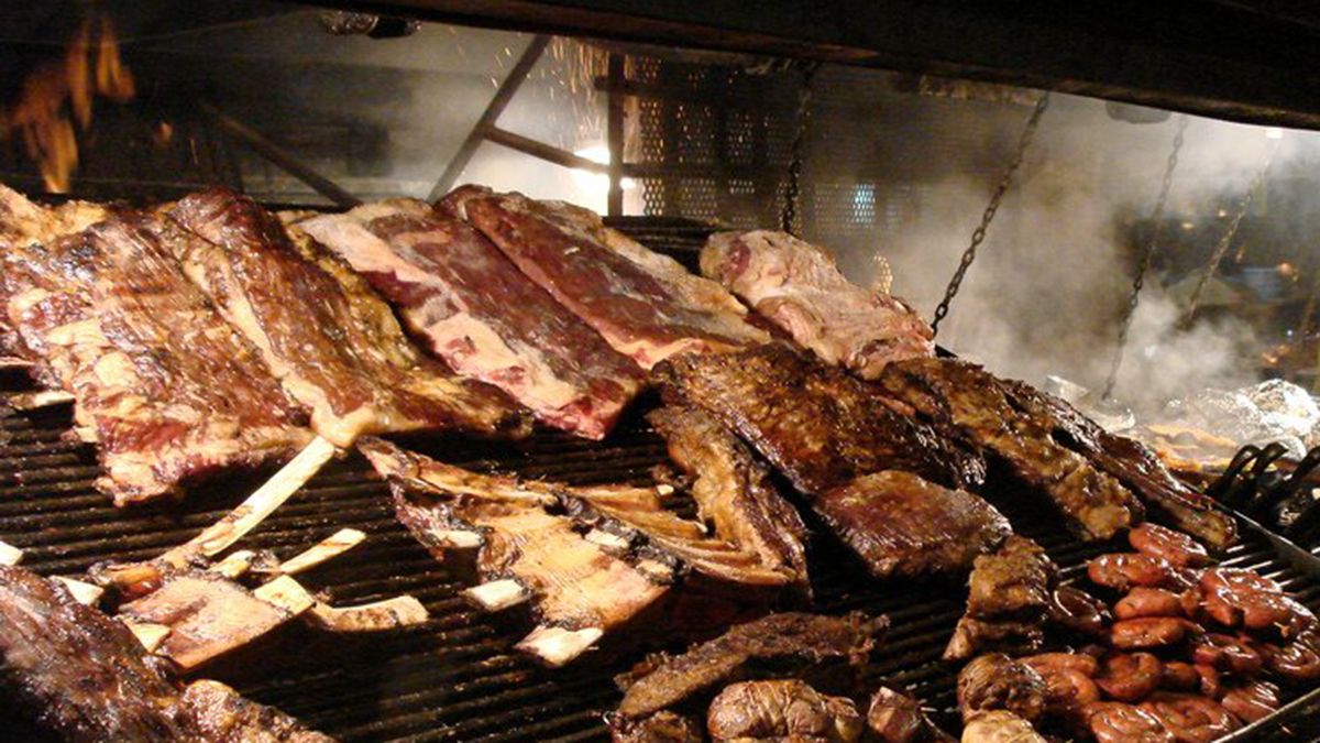 Un negocio fue clausurado en el barrio porte&ntilde;o de Villa Soldati y su propietario y dos comensales fueron notificados por haber violado la cuarentena obligatoria.