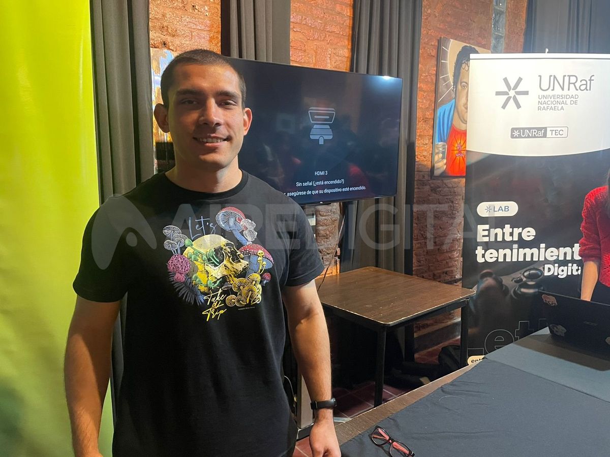 Juan Holsman, uno de los desarrolladores del juego Juan Holsman, uno de los desarrolladores del juego