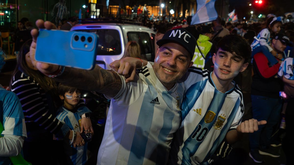 Así festejó Santa Fe la victoria de Argentina contra Inglaterra. Así festejó Santa Fe la victoria de Argentina contra Inglaterra.