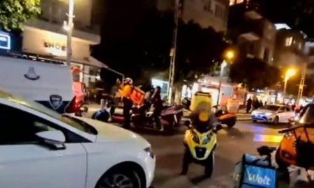 El ataque se registró en una calle central de Tel Aviv, donde se ubican numerosos bares y restaurantes. El ataque se registró en una calle central de Tel Aviv, donde se ubican numerosos bares y restaurantes.