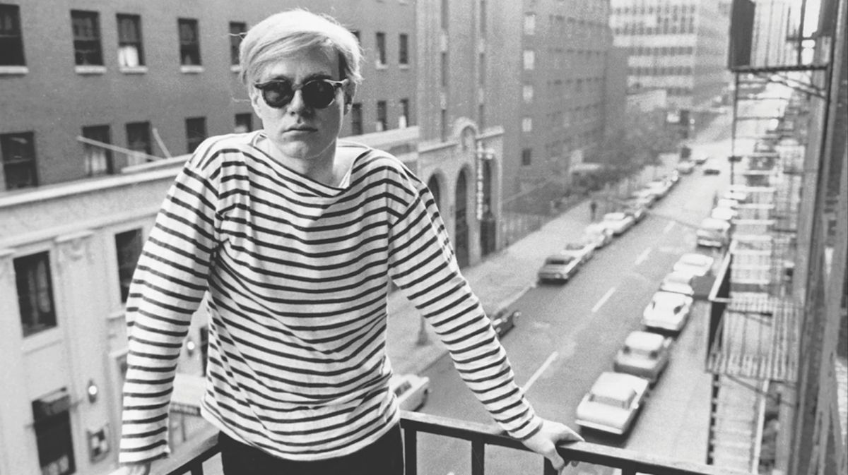 Andy Warhol&nbsp;naci&oacute; en Pittsburgh (Pensilvania), el 6 de agosto de 1928, con el nombre de Andrew Warhola, en el seno de una familia de inmigrantes oriundos de Eslovaquia.