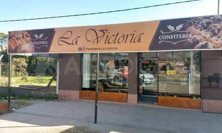 Nunca escuchamos los ruidos, ni cuando rompieron el ventiluz. Tal vez lo hicieron de noche, pero también hay gente. Es bastante increíble porque nosotros trabajamos en la cuadra, se va y viene a cada rato, dijo Mariano quien reconoce que en la zona se producen robos con frecuencia. Nunca escuchamos los ruidos, ni cuando rompieron el ventiluz. Tal vez lo hicieron de noche, pero también hay gente. Es bastante increíble porque nosotros trabajamos en la cuadra, se va y viene a cada rato, dijo Mariano quien reconoce que en la zona se producen robos con frecuencia.