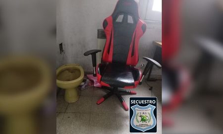Dos detenidos por un robo en Santa Fe. Dos detenidos por un robo en Santa Fe.