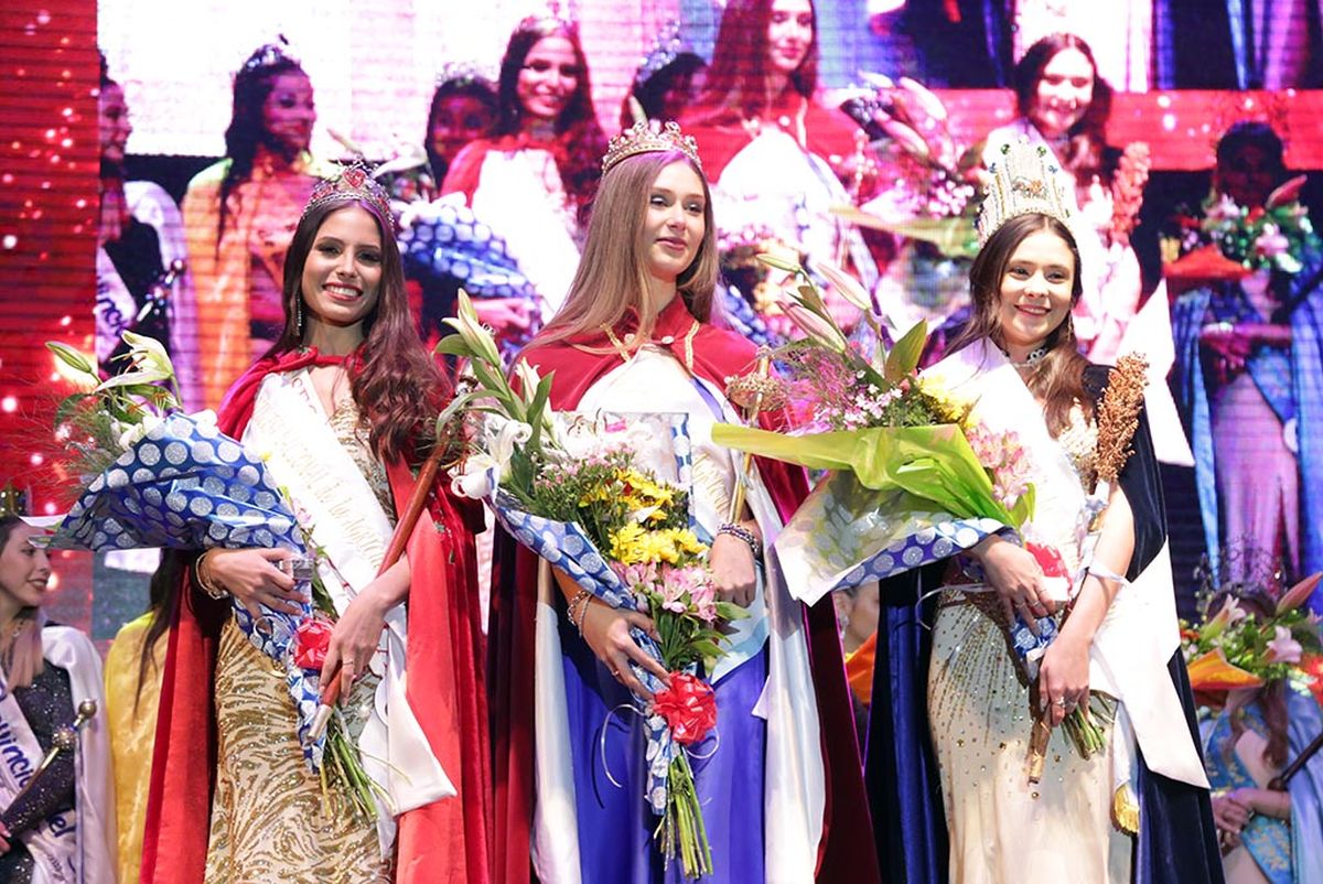 Dahiana Mailler fue elegida como reina nacional de la agricultura este sábado en Esperanza.
