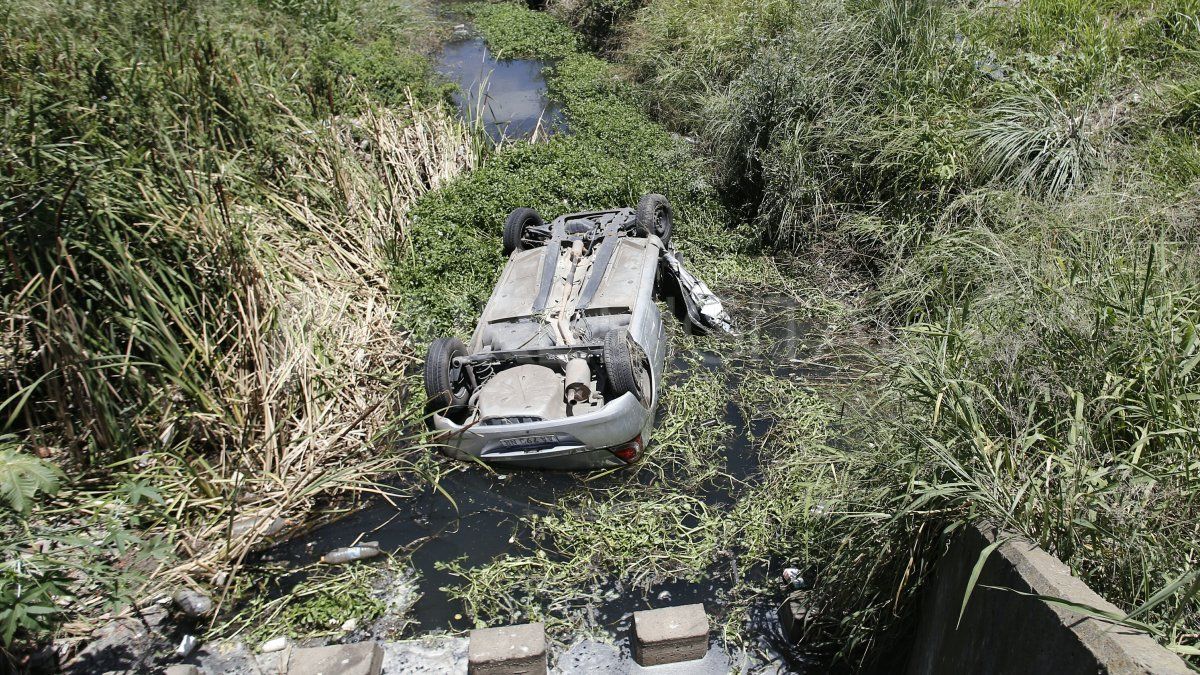 Accidentes en racha: en menos de una hora tres autos volcaron en Santa Fe este sábado